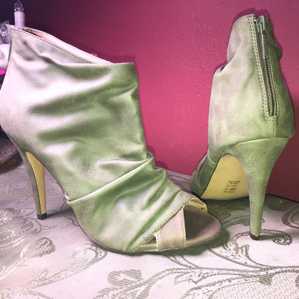 Michael Antonio Women's Kaden Boot,Olive,10 M
